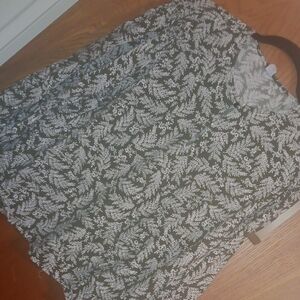 Old Navy Green and White Leaf Print Top